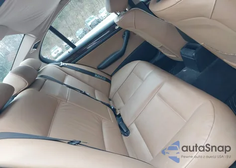 2004 BMW 325Xi z USA, uszkodzony, nr VIN WBAEU334X4PR07052